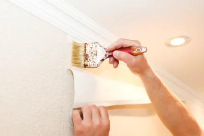 Pose de papier peint à Turretot — revêtements muraux et toiles de verre